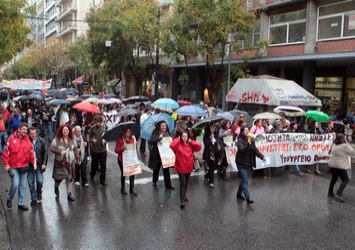 Δυστοκία με τρόικα και φόρο ακινήτων, καλά νέα από τους υδρογονάνθρακες